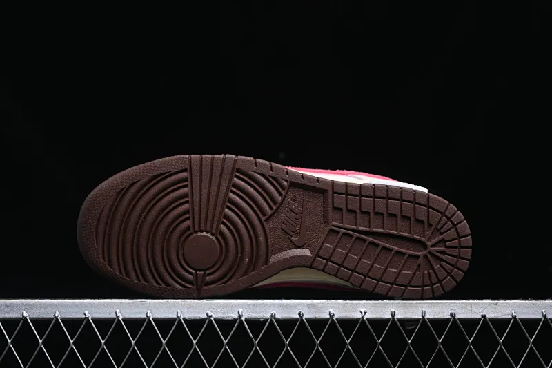All Categories Nk SB Dunk Series Nk SB Dunk Low Low-top sneakers Nk Dunk "Surfaces In Brown And Sail" Panda Prank Flying Over the Skyline Weiyi Pink White Low-top casual sneakers DD1503-124